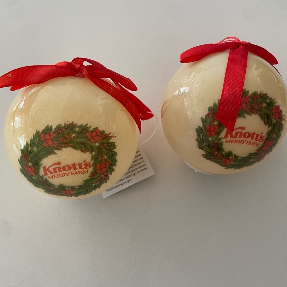 Knott's Merry Farm 2018 Passholder Holiday Party Christmas 2 Ornament Light up